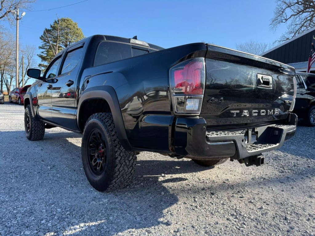 2018 Toyota Tacoma Image 9