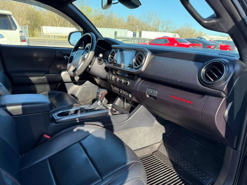 2018 Toyota Tacoma Image 13