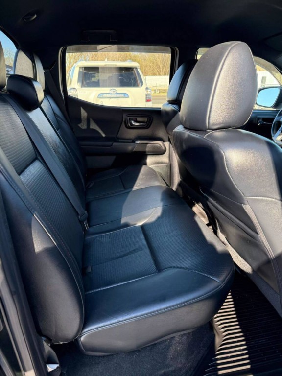 2018 Toyota Tacoma Image 15