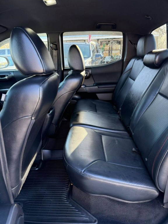 2018 Toyota Tacoma Image 17