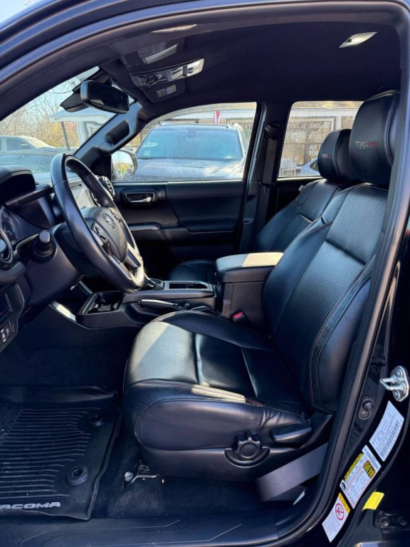 2018 Toyota Tacoma Image 19