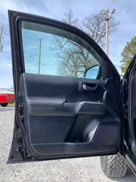 2018 Toyota Tacoma Image 23