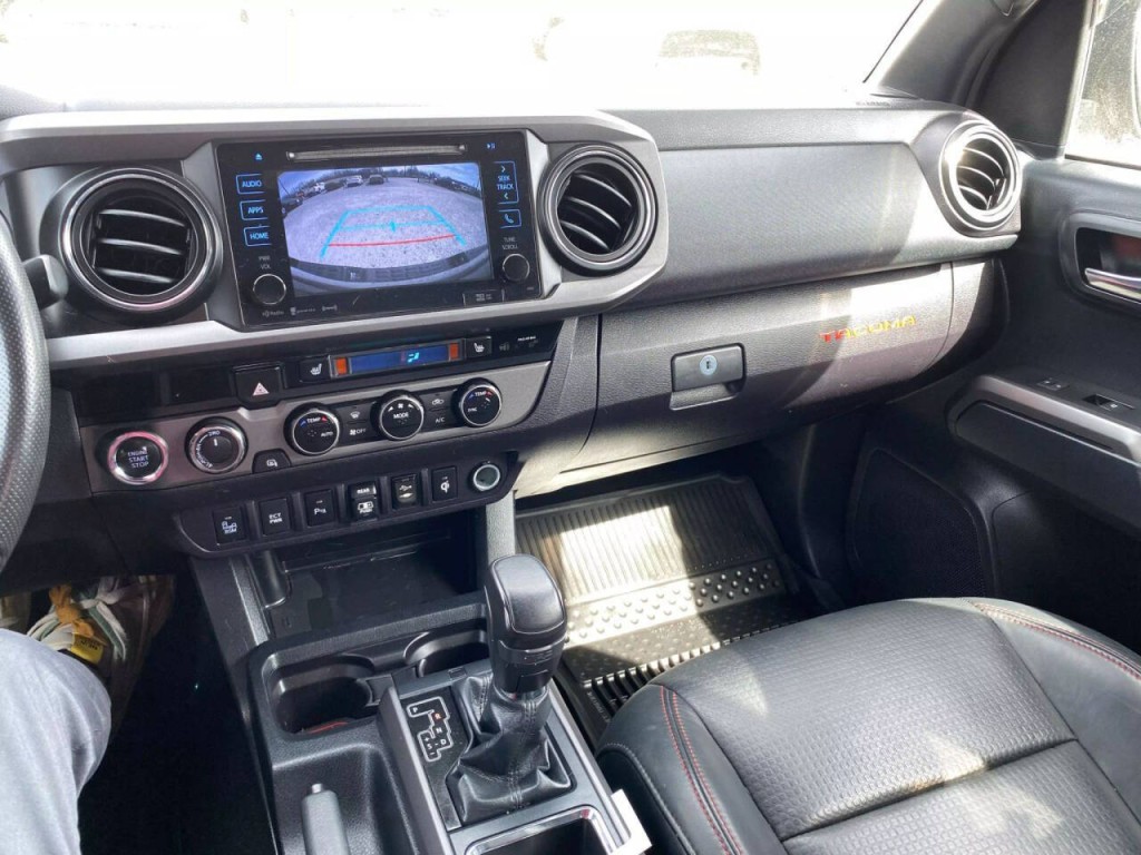 2018 Toyota Tacoma Image 25