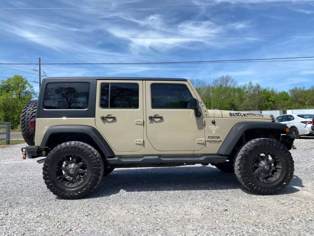2017 Jeep Wrangler Unlimited Image 1