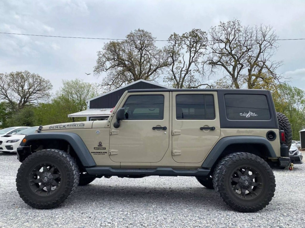 2017 Jeep Wrangler Unlimited Image 2