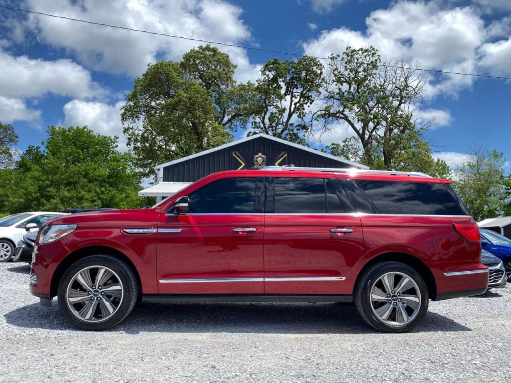 2019 Lincoln Navigator Image 2