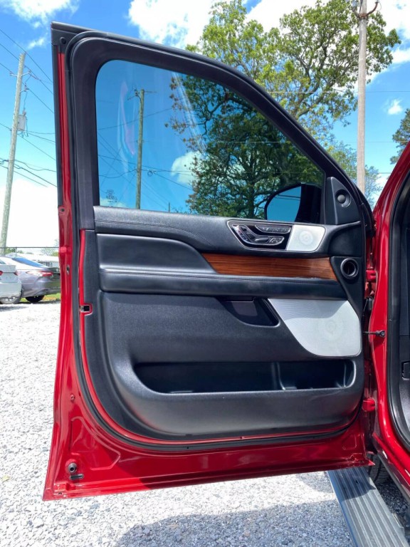 2019 Lincoln Navigator Image 8