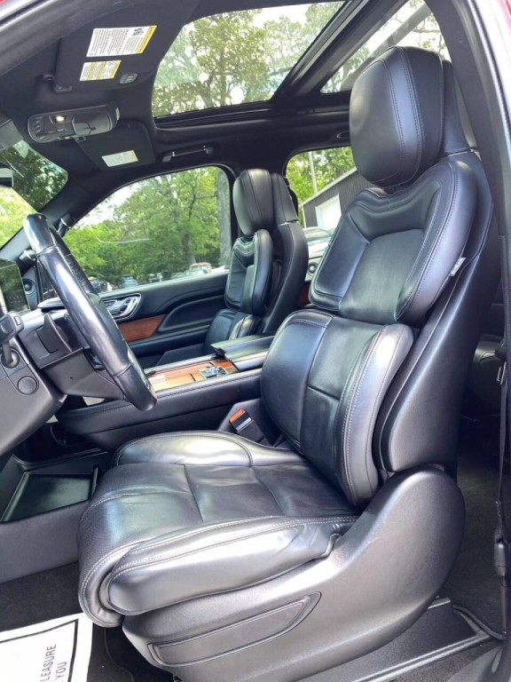 2019 Lincoln Navigator Image 9