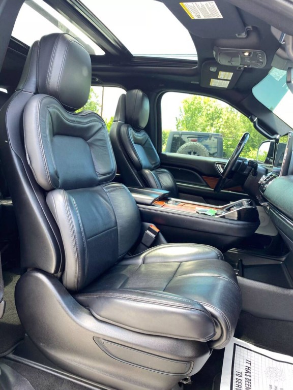 2019 Lincoln Navigator Image 10