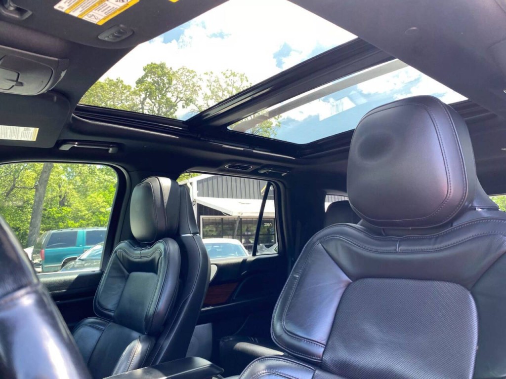 2019 Lincoln Navigator Image 18