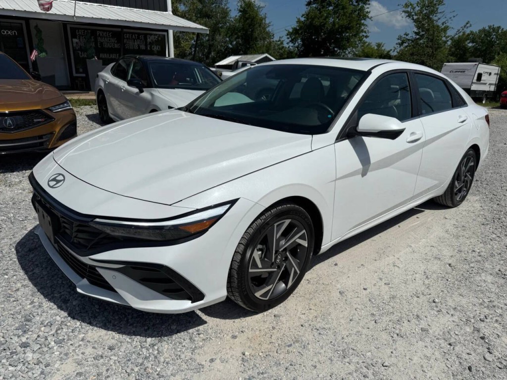 2024 Hyundai Elantra Image 3
