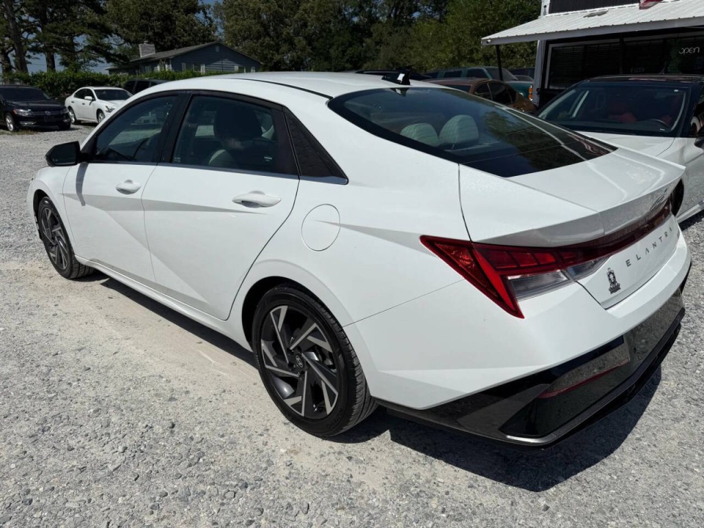 2024 Hyundai Elantra Image 5