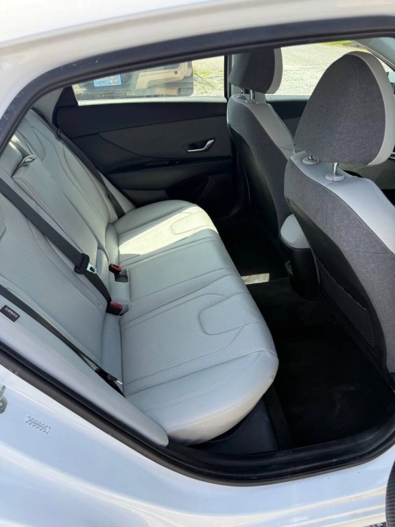 2024 Hyundai Elantra Image 8