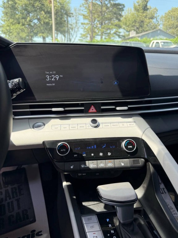 2024 Hyundai Elantra Image 13