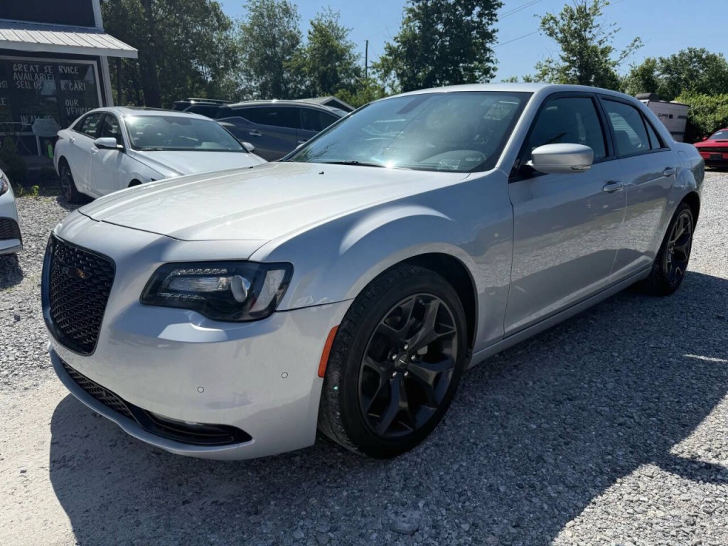 2023 Chrysler 300 Image 3