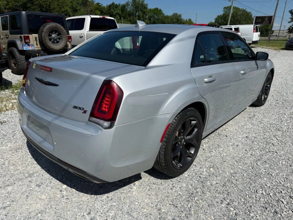 2023 Chrysler 300 Image 5