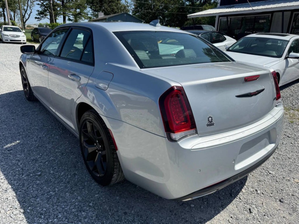 2023 Chrysler 300 Image 6