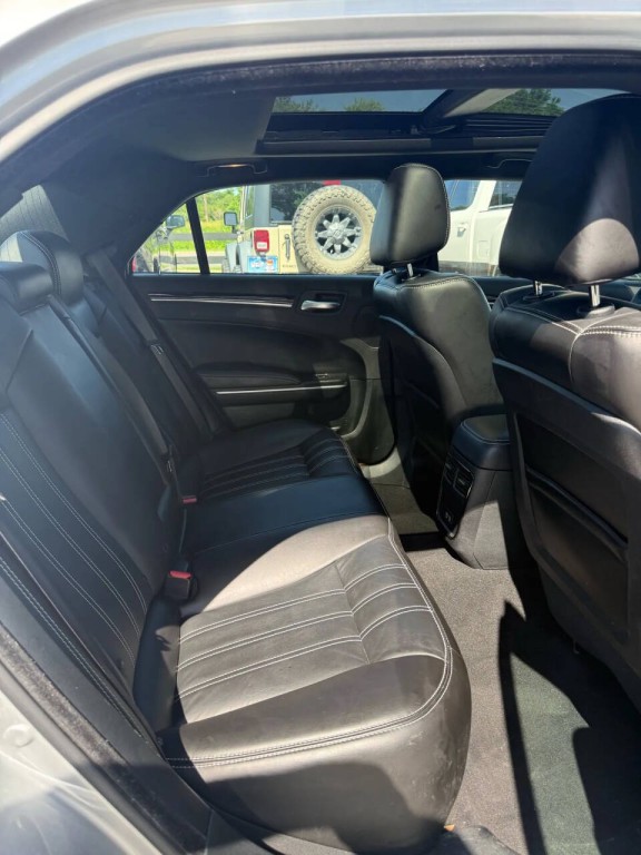 2023 Chrysler 300 Image 8