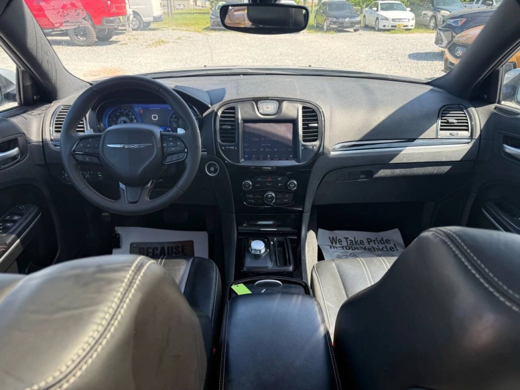 2023 Chrysler 300 Image 9