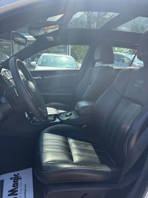 2023 Chrysler 300 Image 11
