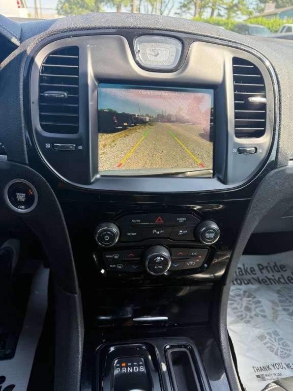 2023 Chrysler 300 Image 12