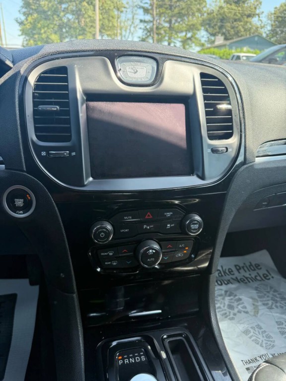 2023 Chrysler 300 Image 13