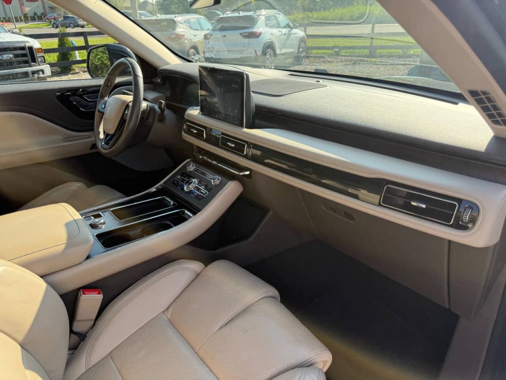 2020 Lincoln Aviator Image 9