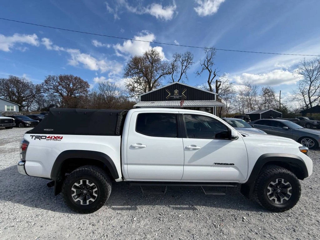 2023 Toyota Tacoma Image 1