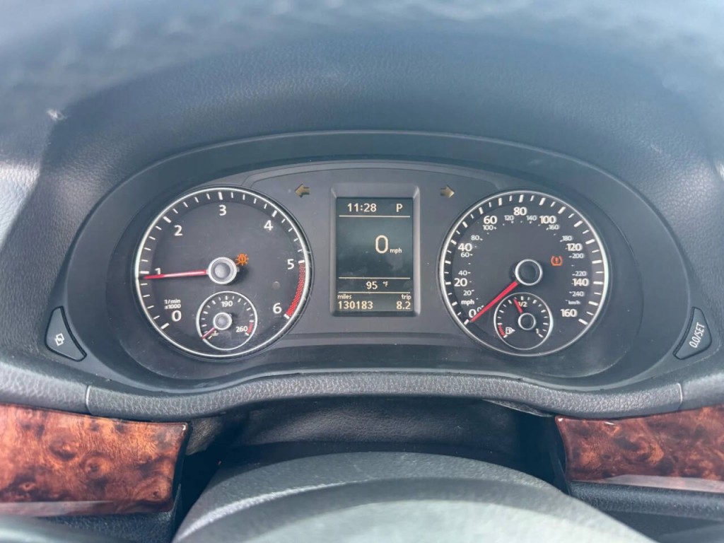 2012 Volkswagen Passat Image 10