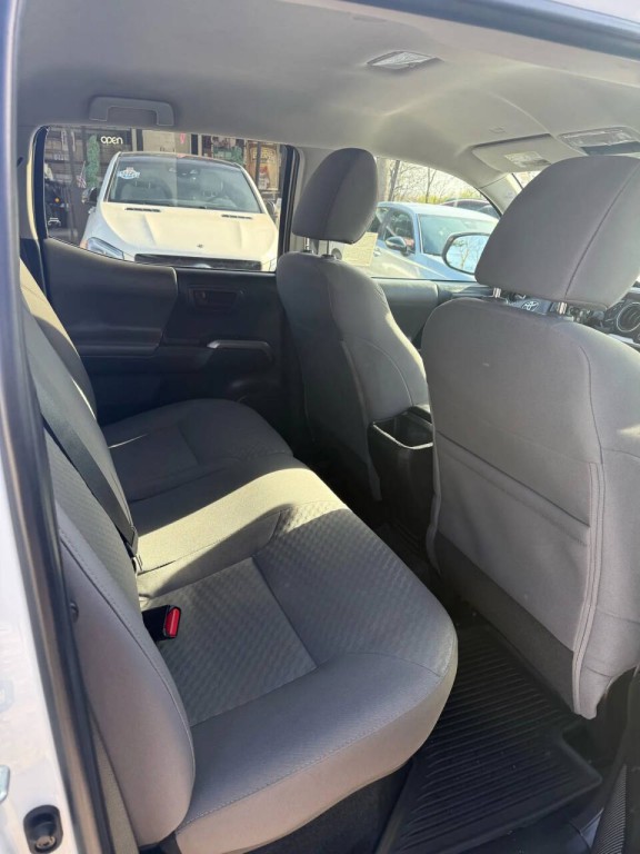 2022 Toyota Tacoma Image 9