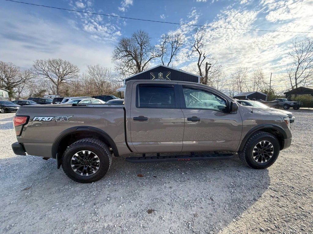 2021 Nissan Titan Image 1