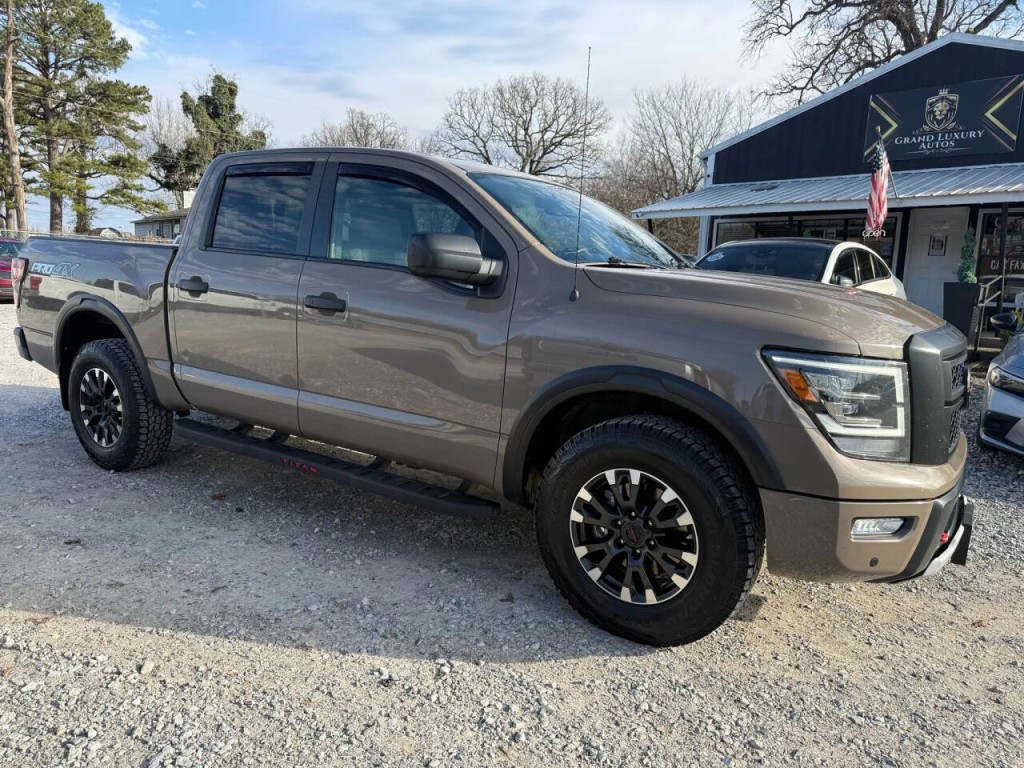 2021 Nissan Titan Image 2