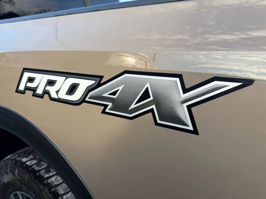 2021 Nissan Titan Image 3