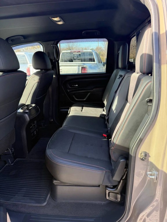 2021 Nissan Titan Image 14