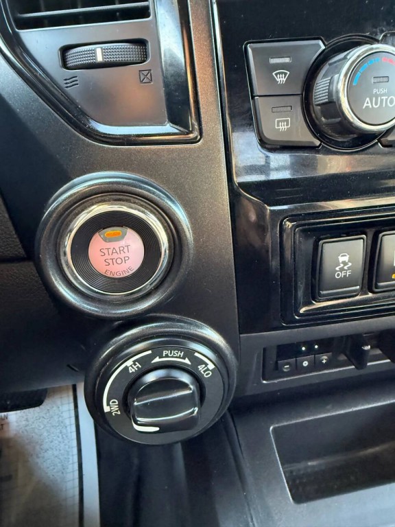 2021 Nissan Titan Image 16