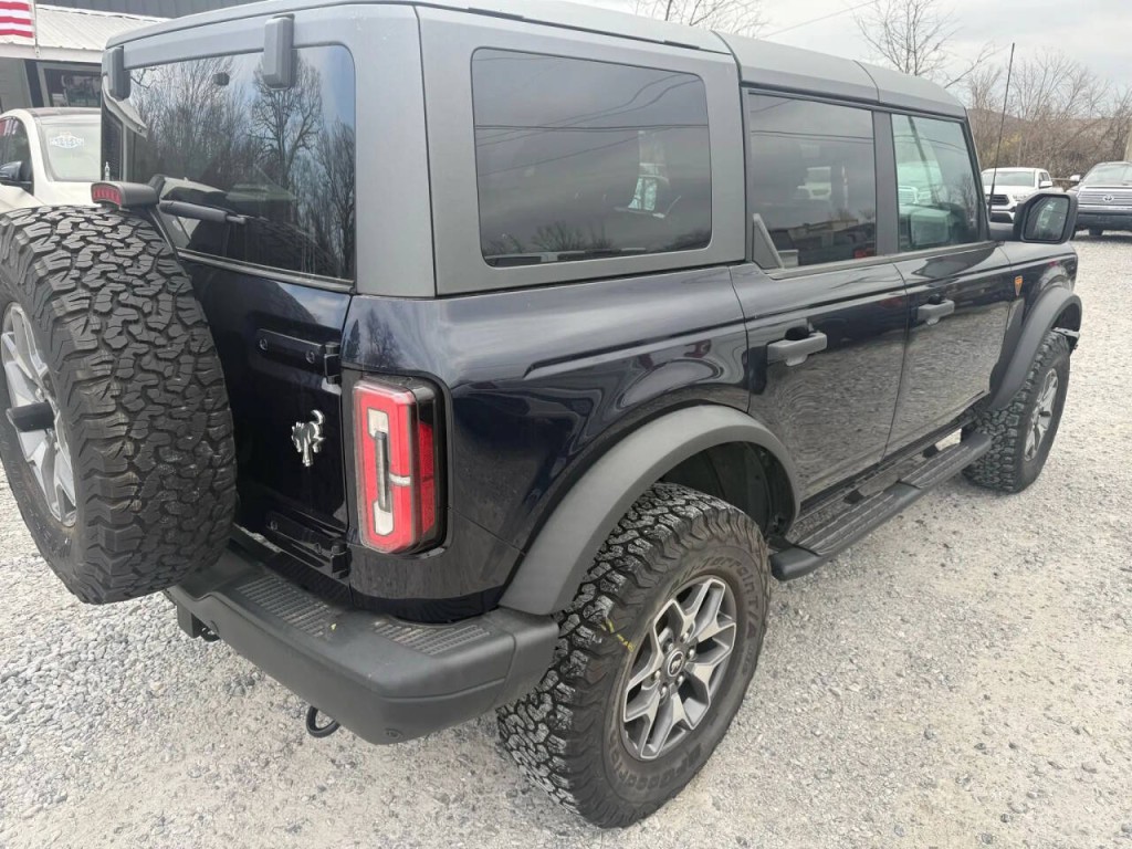 2021 Ford Bronco Image 2