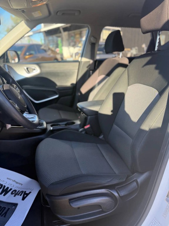 2023 Kia Soul Image 13