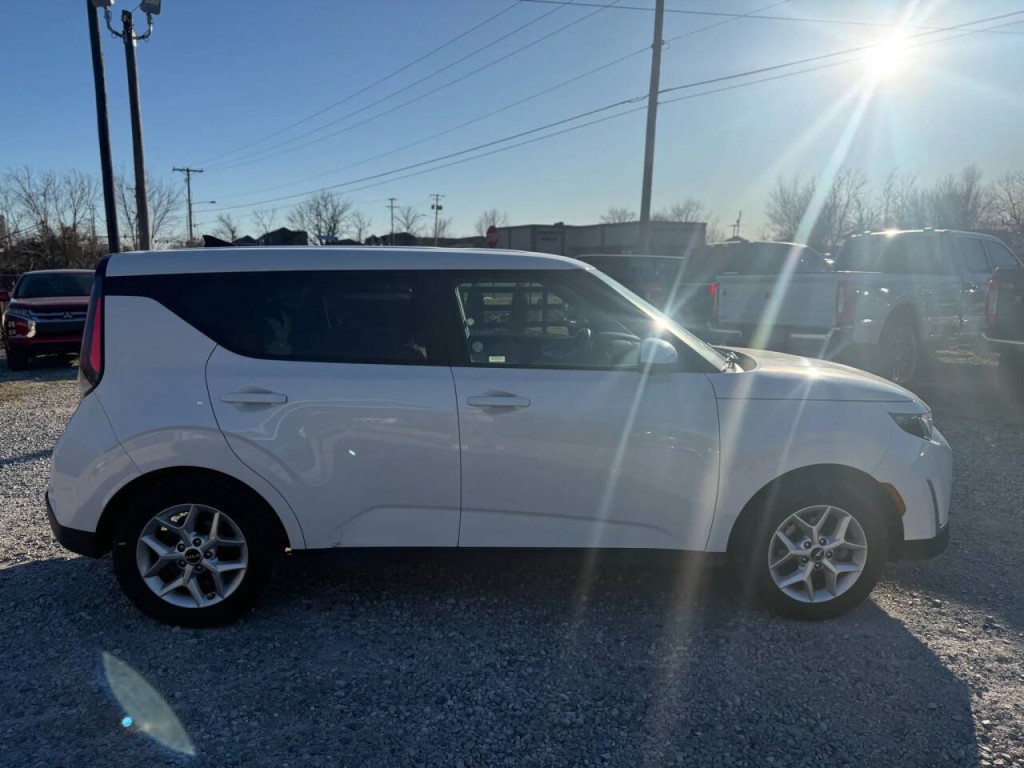 2023 Kia Soul Image 1