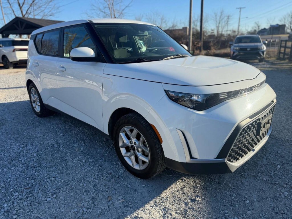 2023 Kia Soul Image 3