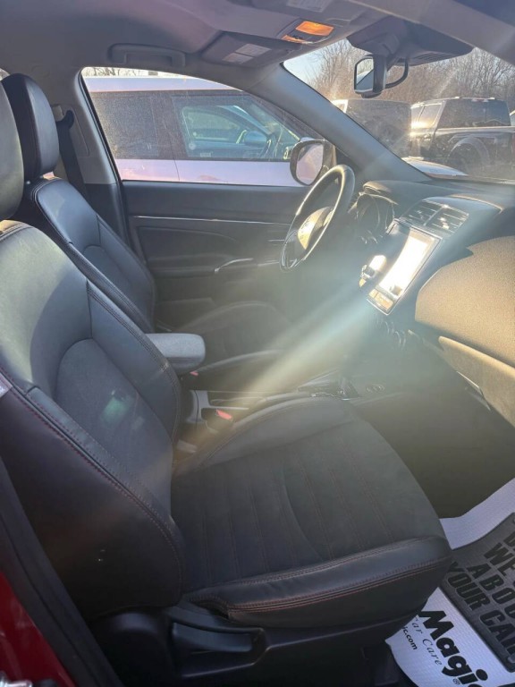 2024 Mitsubishi Outlander Image 11