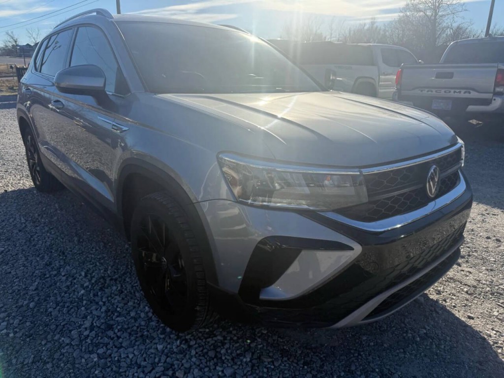 2024 Volkswagen Taos Image 2