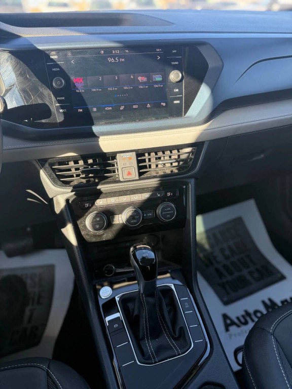 2024 Volkswagen Taos Image 9