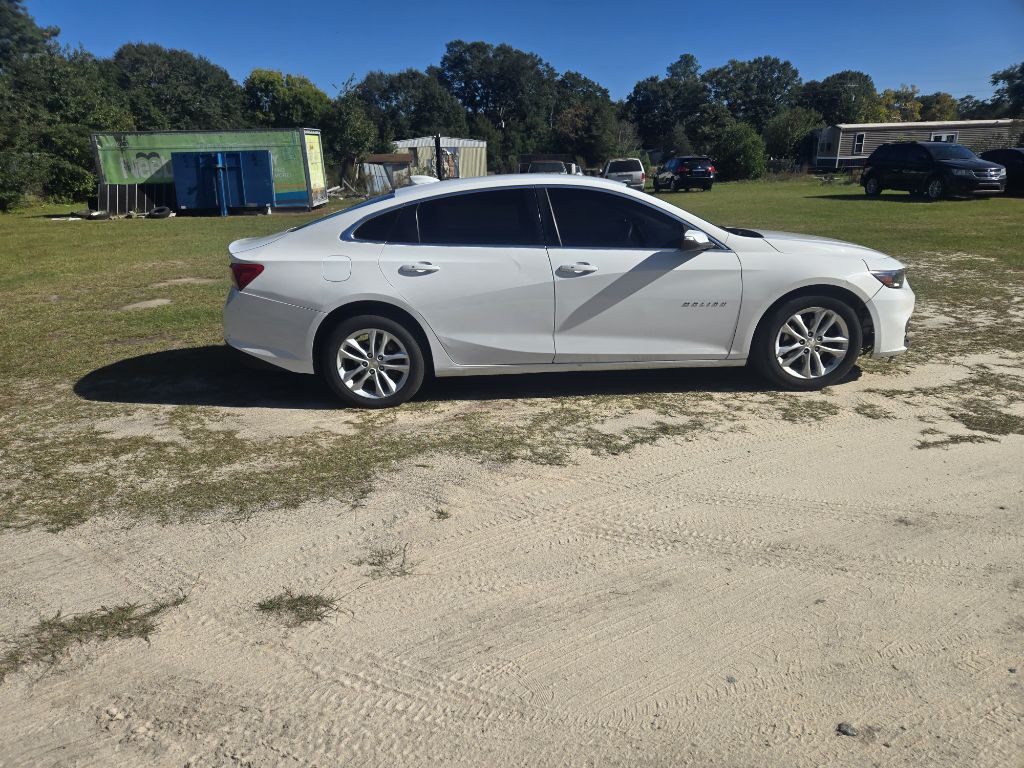 2017 Chevrolet Malibu Image 2