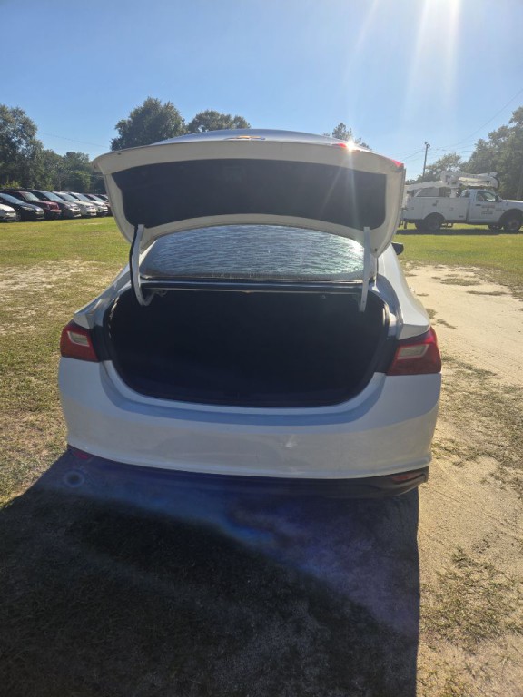 2017 Chevrolet Malibu Image 4