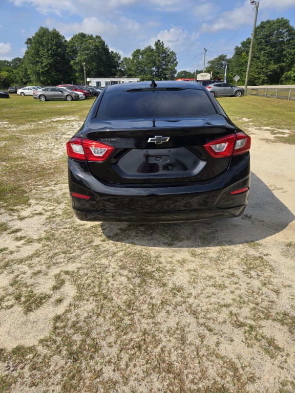 2019 Chevrolet Cruze Image 2