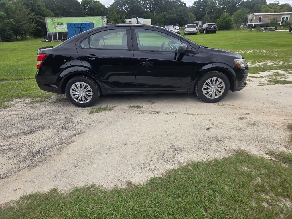 2017 Chevrolet Sonic Image 2