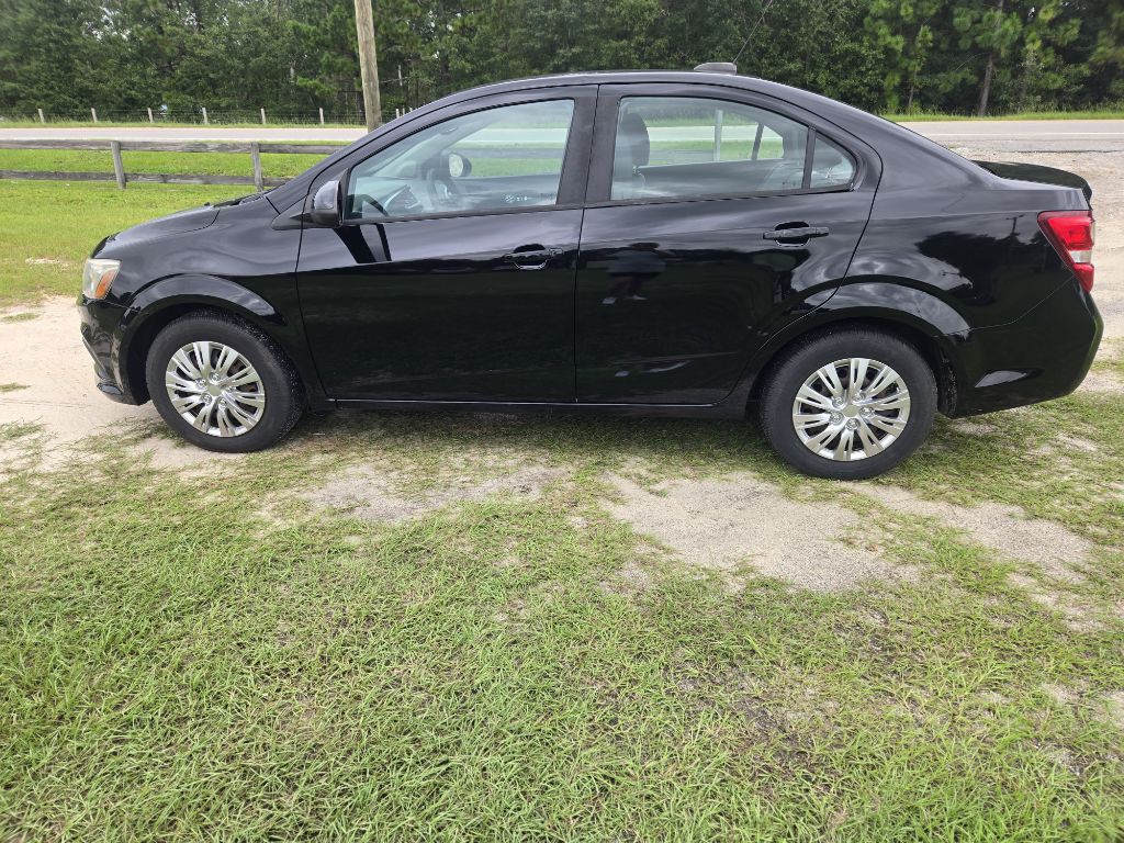 2017 Chevrolet Sonic Image 3