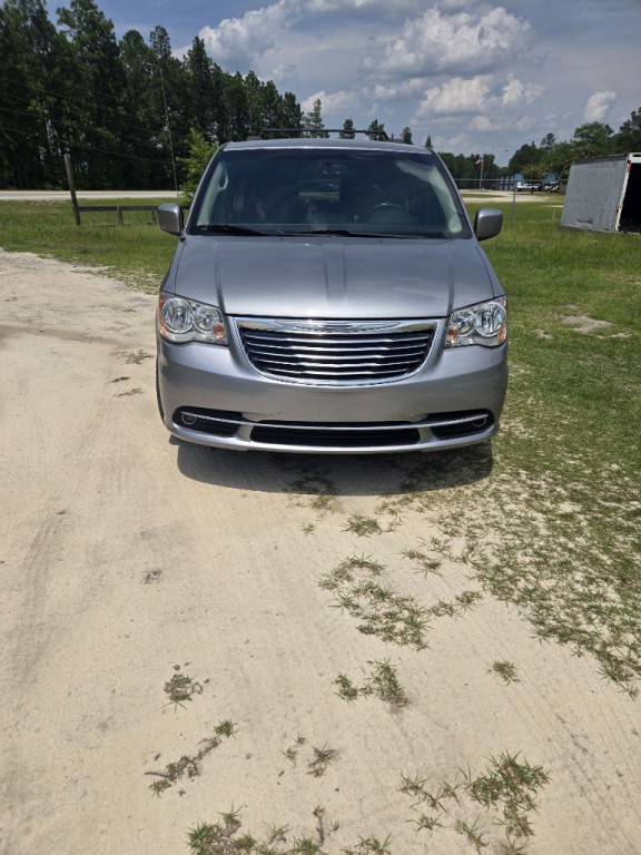 2015 Chrysler Town & Country Image 1
