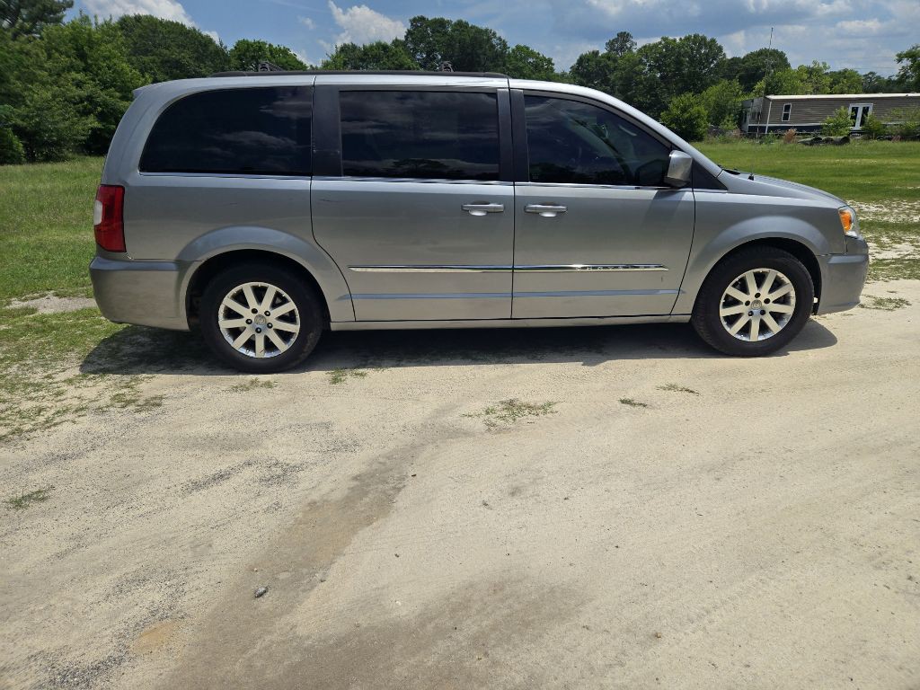 2015 Chrysler Town & Country Image 5