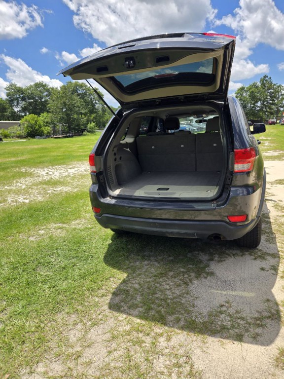 2011 Jeep Grand Cherokee Image 2